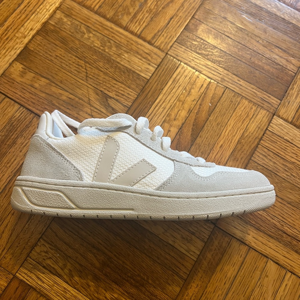 Veja Women’s V-10 White Natural Pierre Sneakers Size 36 NWOT